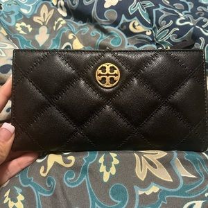Tory Burch Willa Slim Envelope wallet in black-NWT
